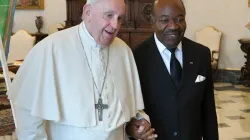 Papst Franziskus traf am 28. April 2022 den Präsidenten von Gabun, Ali Bongo Ondimba. / Vatican Media