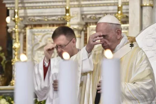 Papst Franziskus beim Gebet in der Kathedrale von Bukarest am 31. Mai 2019 / Vatican Media