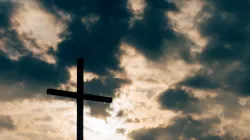 "Das Kreuz kann nur 2,20 Meter hoch gewesen sein, maximal 2,50. Wie der Querbalken oben mit dem Stamm verbunden war, ob mit Stricken oder einer eisernen Klammer, wissen wir nicht."  / Unsplash via Pixabay