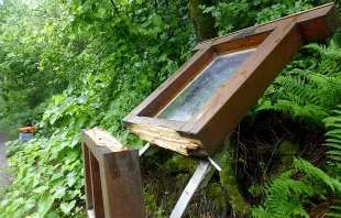 Unbekannte stehlen Kupferstiche der Künstlerin Tisa von der Schulenburg. / (Foto: Hermann-Josef Schepers | Bistum Essen)