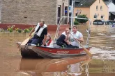 "Als Kirche Hilfe geben": Bischof Ackermann vor Ort im Katastrophengebiet