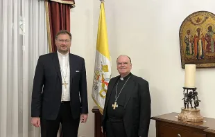 Bischof Bertram Meier (rechts) mit dem Apostolischen Nuntius in der Ukraine, Erzbischof Visvaldas Kulbokas / Deutsche Bischofskonferenz / Elpers