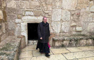 Bischof Georg Bätzing in der Geburtskirche in Bethlehem / Deutsche Bischofskonferenz / Matthias Kopp