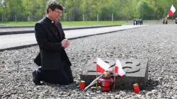 Polnische Kleriker pilgerten im Jahr 2015, zum 70. Jahrestag der Befreiung Dachaus, zur Gedenkstätte.   / EpiskopatNews
