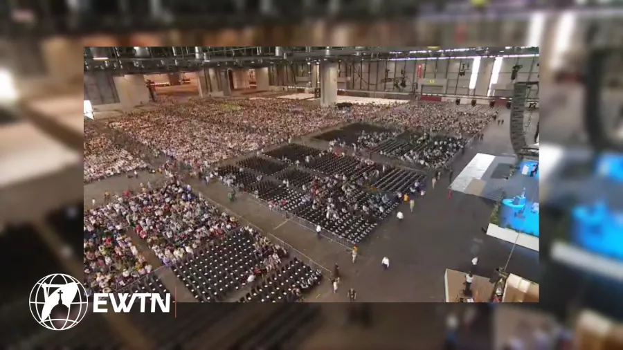 Über 30.000 Gläubige kamen zur Feier der heiligen Messe mit dem Papst 