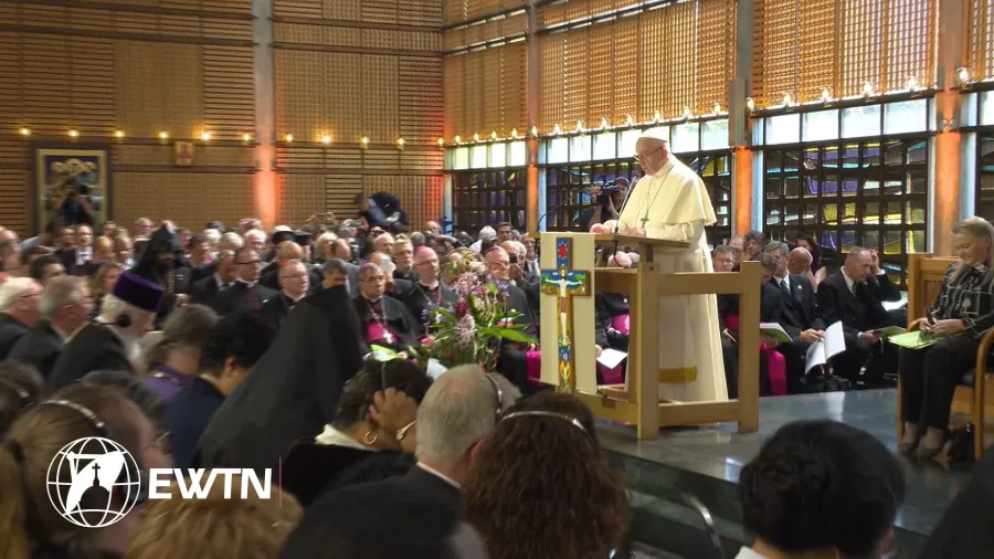 Papst Franziskus beim Besuch des ÖRK in Genf