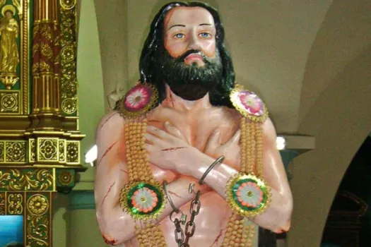 Eine Statue des heiligen Devasahayam Pillai in der Kathedrale von St. Franz Xaver in Kottar (Indien). / Kumbalam via Wikimedia (CC BY-SA 3.0).
