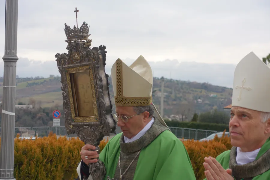 Erzbischof Bruno Forte und Erzbischof Salvatore Cordileone in Manoppello am 20. Januar 2019