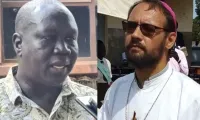 Der Priester John Mathiang (links) und Bischof Christian Carlassare (rechts). / Ginaba Lino/Juba/Südsudan/ Katholische Diözese Rumbek