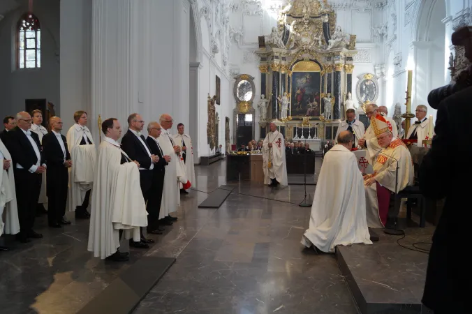 Der Großprior der Deutschen Statthalterei Reinhard Kardinal Marx nahm am 5. Mai 2018 insgesamt 22 Männer und Frauen in den Ritterorden vom Heiligen Grab zu Jerusalem auf. 
