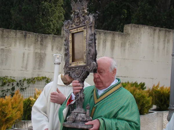 Monsignore Americo Ciani in Manoppello.