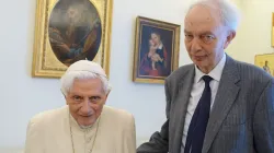 Theologisches tête-à-tête: Papst emeritus Benedikt mit Klaus Berger.
e / CNA/Paul Badde