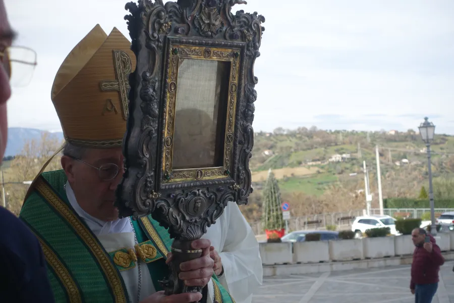 Erzbischof Bruno Forte vor dem Volto Santo in Manoppello am 15. Januar 2023