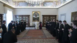 Papst Franziskus empfängt die Mitarbeiter des Instituts Santa Maria dell’Anima am 7. April 2022 / Vatican Media
