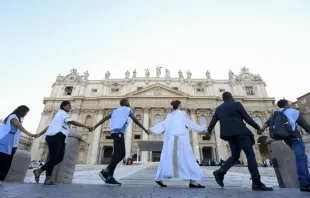 Performance auf dem Petersplatz beim Event der Fratelli-Tutti-Stiftung am 10. Juni 2023 / Vatican Media