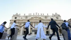 Performance auf dem Petersplatz beim Event der Fratelli-Tutti-Stiftung am 10. Juni 2023 / Vatican Media