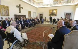 Papst Franziskus mit der Delegation von B'nai B'rith im Apostolischen Palast des Vatikans  / Vatican Media