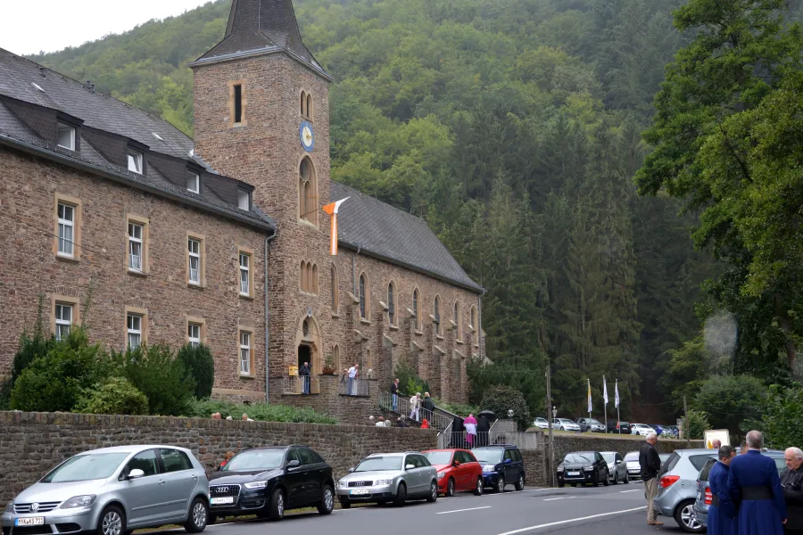 Das Kloster liegt im Flaumbachtal (Landkreis Cochem-Zell)