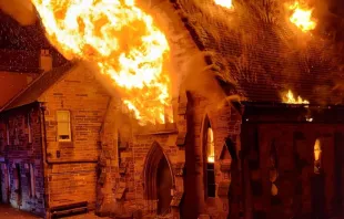 Die brennende Kirche in Glasgow / Erzdiözese Glasgow / Twitter