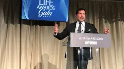 Der Schauspieler Eduardo Verastigui spricht bei der Gala der "Live Action Life Awards 2021" am 21. August 2021 / Francesca Pollio/CNA