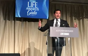 Der Schauspieler Eduardo Verastigui spricht bei der Gala der "Live Action Life Awards 2021" am 21. August 2021 / Francesca Pollio/CNA