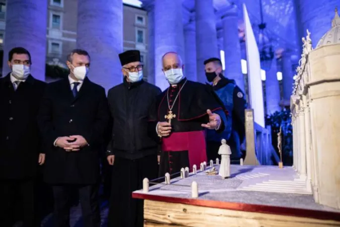 Erzbischof Rino Fisichella bei der Einweihung der "100 Krippen im Vatikan" am 13. Dezember 2020