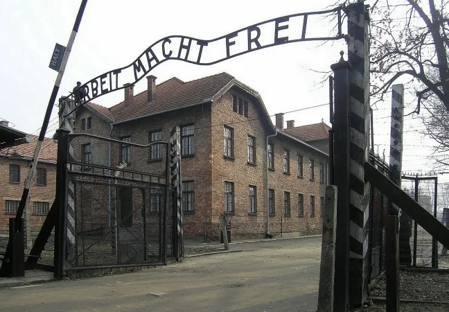 Eingangstor des Nazi-Konzentrationslagers Auschwitz
