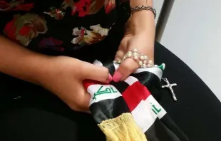 Eine Irakerin beim Gebet. / CNA/Elise Harris