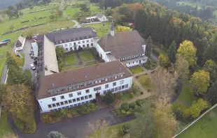 Kloster Esthal / screenshot / YouTube / Chris Labonte