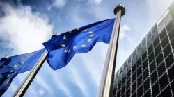 Europaflagge / symbiot via Shutterstock.