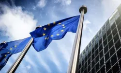 Europaflagge / symbiot via Shutterstock.