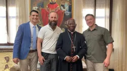 Angelo Libutti und Ray Grijalba treffen und interviewen den nigerianischen Kardinal Francis Arinze für den Film
 /  Angelo Libutti