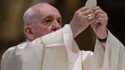 Papst Franziskus feiert im Petersdom die Feier des letzten Abendmahls Christi am Gründonnerstag, 9. April 2020 / EWTN-CNA Photo/Daniel Ibáñez/Vatican Pool 