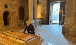 Bischof Georg Bätzing in der Grabeskirche in Jerusalem / Deutsche Bischofskonferenz / Matthias Kopp