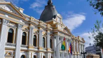 Fassade des Parlaments von Bolivien, der „Asamblea Legislativa Plurinacional“ / Wikimedia Commons