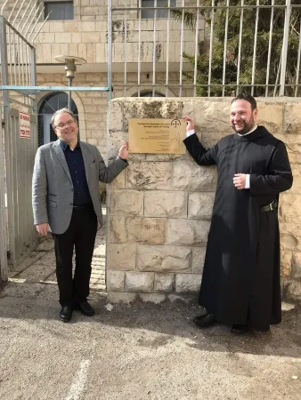 Professor Ulrich Winkler (links) und Pater Nikodemus Schnabel vor dem Theologischen Studienjahr Jerusalem