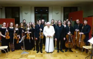 Papst Benedikt mit den Musikern / CIDIM