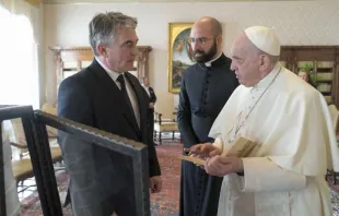 Treffen von Papst Franziszus mit dem Vorsitzenden des Staatspräsidiums von Bosnien-Herzegowina, Željko Komšić / Vatican Media / ACI Group