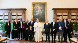 Papst Franziskus wird von italienischen Journalisten ausgezeichnet / Vatican Media
