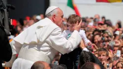 Papst Franziskus hat immer wieder betont, wie wichtig Familie ist. / CNA/Stephen Driscoll