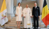 Papst Franziskus mit dem König der Belgier und dessen Ehefrau / Vatican Media