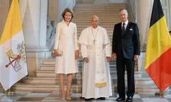 Papst Franziskus mit dem König der Belgier und dessen Ehefrau / Vatican Media