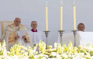 Papst Franziskus bei der Sonntagsmesse in Budapest am 30. April 2023 / Daniel Ibáñez / CNA Deutsch