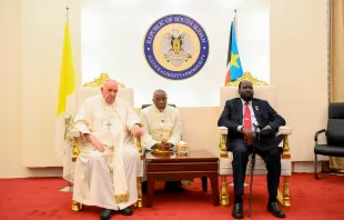 Papst Franziskus mit dem südsudanesischen Präsidenten Salva Kiir Mayardit am 3. Februar 2023 / Vatican Media