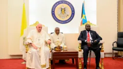 Papst Franziskus mit dem südsudanesischen Präsidenten Salva Kiir Mayardit am 3. Februar 2023 / Vatican Media