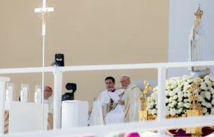 Papst Franziskus bei der Abschlussmesse des Weltjugendtags in Lissabon am 6. August 2023 / Daniel Ibáñez / CNA Deutsch