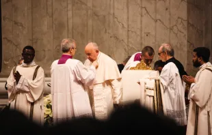 Papst Franziskus vor Beginn der Messe am 6. Januar 2024 / Elizabeth Alva / CNA Deutsch