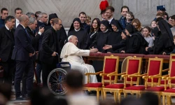 Papst Franziskus mit Ordensfrauen / Daniel Ibáñez / EWTN News