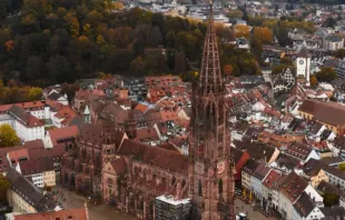 Freiburger Münster / screenshot / YouTube / framax.freiburg