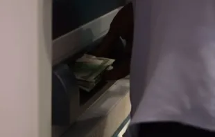 Geldautomat in Nigeria / screenshot / YouTube / BBC News Africa